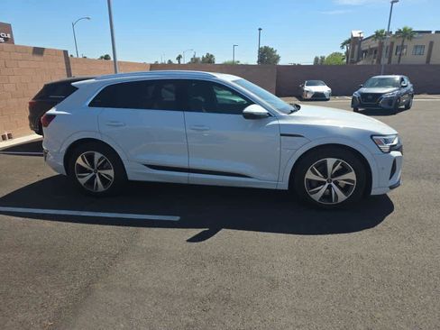 Used 2024 Audi Q8 e-tron Premium Plus w/ Premium Plus Package image 4