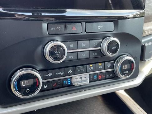 Used 2024 Ford Expedition Max Limited image 19