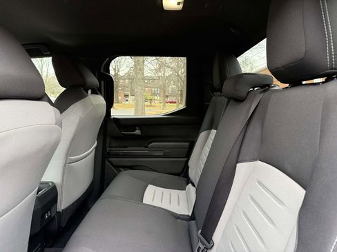 Used 2024 Toyota Tacoma TRD Off-Road image 17