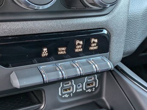 Used 2022 RAM 1500 Big Horn w/ Built-to-serve Edition image 25