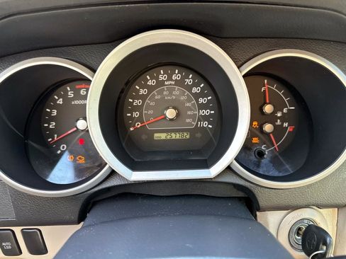 Used 2006 Toyota 4Runner SR5 image 23