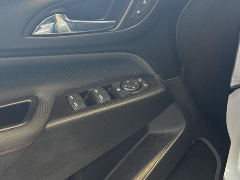 Used 2022 Chevrolet Equinox RS image 15