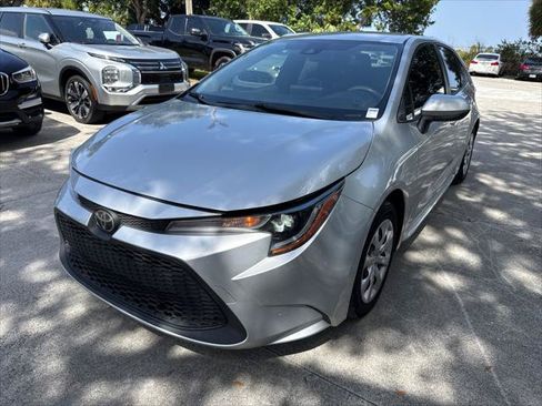 Used 2022 Toyota Corolla LE FWD image 2