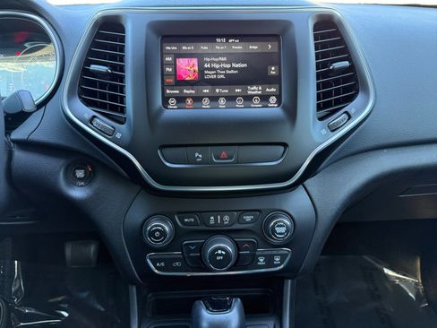 Used 2020 Jeep Cherokee Latitude Plus image 11