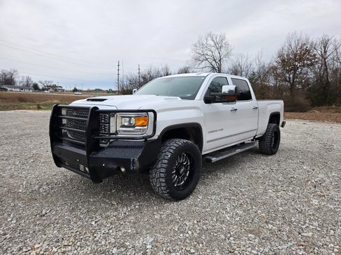 Used 2019 GMC Sierra 3500 Denali w/ Duramax Plus Package image 6