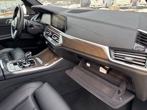 Used 2021 BMW X5 xDrive40i w/ M Sport Package image 26