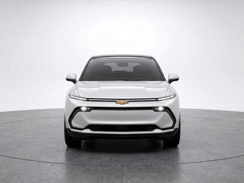 Used 2025 Chevrolet Equinox LT image 2