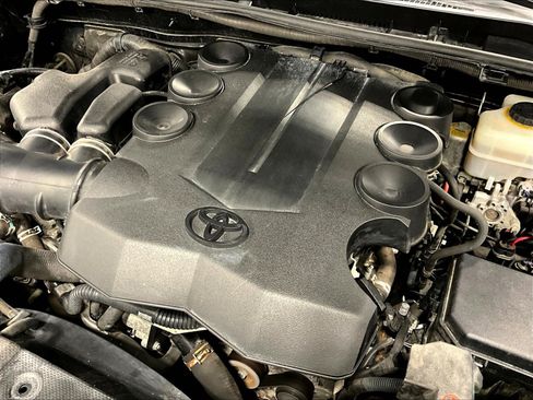 Used 2014 Toyota 4Runner Limited AWD/4WD image 31