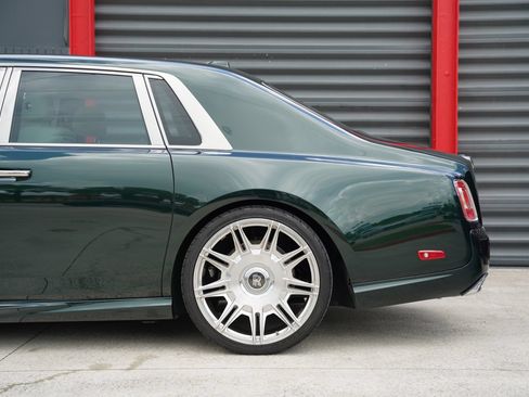 Used 2022 Rolls-Royce Phantom Sedan RWD image 16