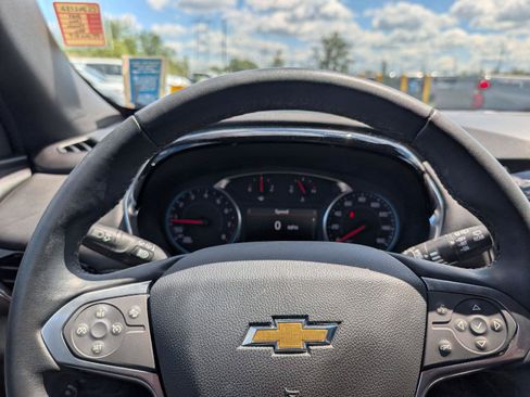 Used 2023 Chevrolet Traverse LT w/ Rear Camera Mirror Package AWD/4WD image 16