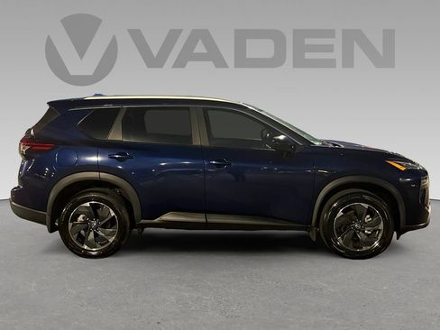 Used 2024 Nissan Rogue SV w/ SV Premium Package image 6