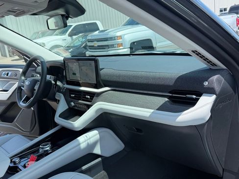 New 2026 Ford Explorer Platinum w/ LUX Leather Package AWD/4WD image 18