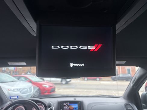 Used 2016 Dodge Grand Caravan SXT image 13