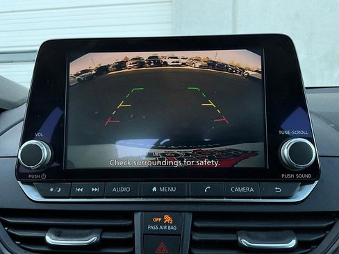 Used 2025 Nissan Altima 2.5 SV image 29