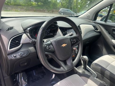 Used 2020 Chevrolet Trax LT FWD image 11