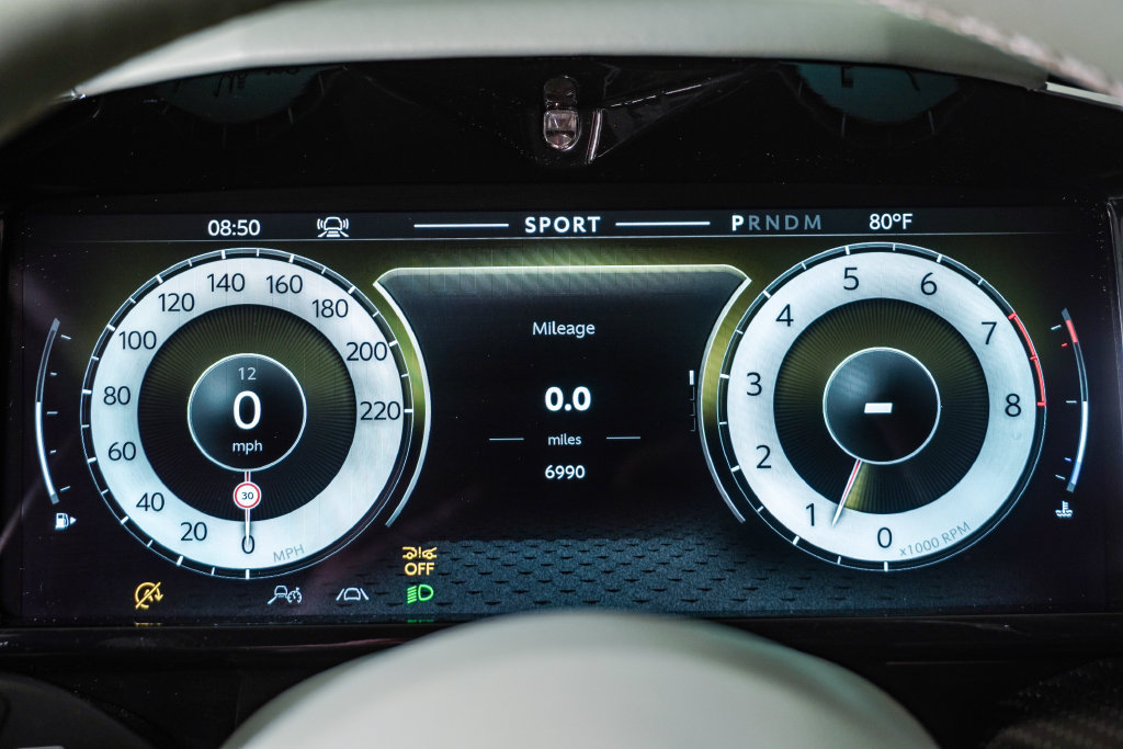 Used 2025 Aston Martin V8 Vantage Coupe RWD image 26