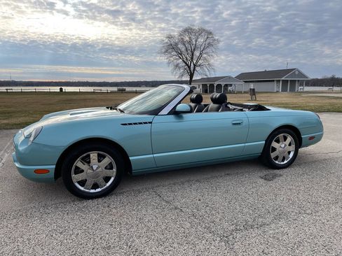 Used 2002 Ford Thunderbird Deluxe image 4