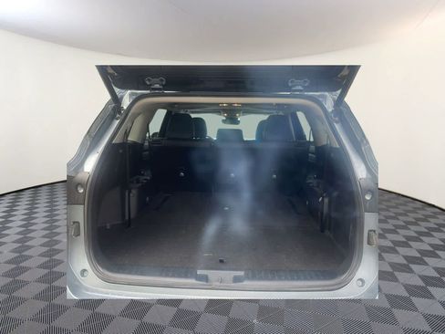 Used 2023 Toyota Highlander XLE AWD/4WD image 8