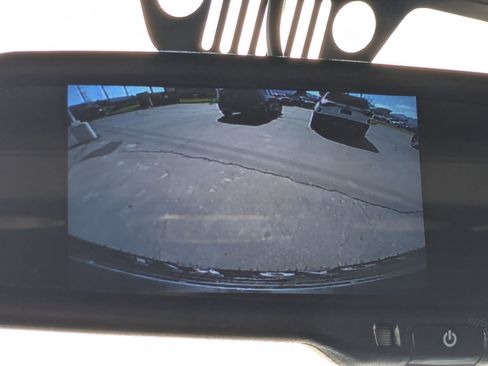 Used 2018 Jeep Wrangler Unlimited Sport S AWD/4WD image 19