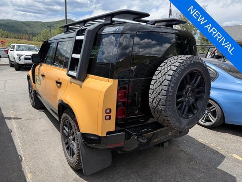 Used 2022 Land Rover Defender 110 X-Dynamic SE AWD/4WD image 6
