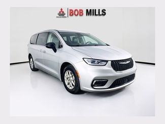 Used 2024 Chrysler Pacifica Touring-L FWD video 1