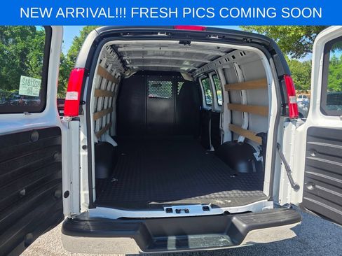 Used 2025 Chevrolet Express 2500 w/ Driver Convenience Package RWD image 7