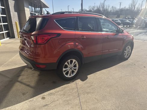 Used 2019 Ford Escape SEL image 9