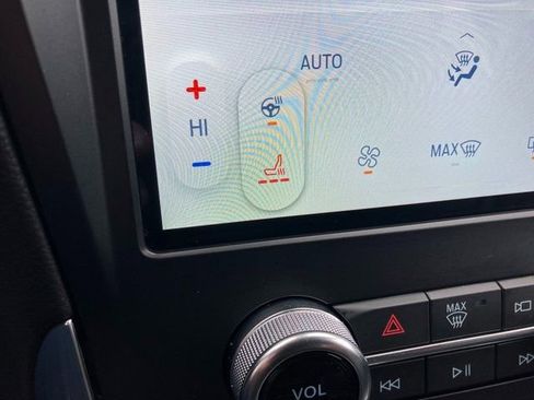 Used 2024 Ford Edge Titanium image 9