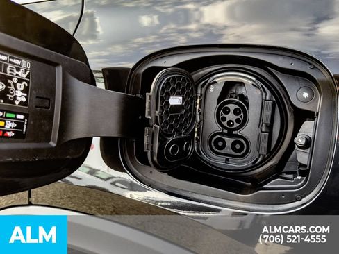 Used 2025 Mercedes-Benz GLC 350e 4MATIC image 18