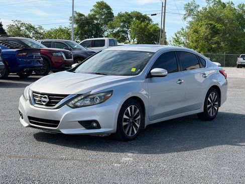 Used 2016 Nissan Altima 2.5 SL w/ 2.5 Technology w/LED Package FWD image 9