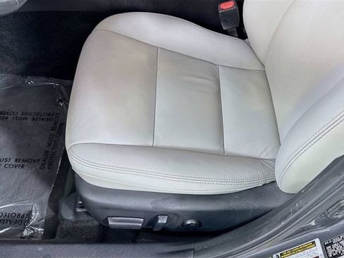 Certified 2016 Toyota Avalon Touring FWD image 19