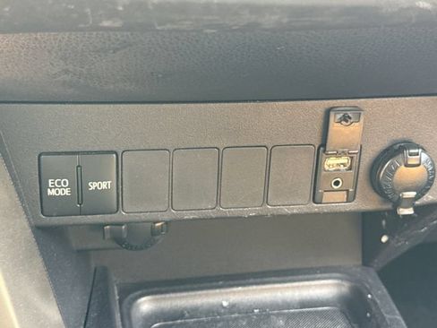 Used 2015 Toyota RAV4 LE AWD/4WD image 30