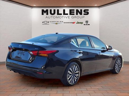 Used 2023 Nissan Altima 2.5 SV image 5