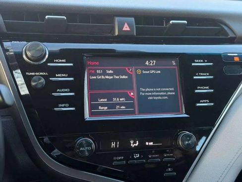 Used 2018 Toyota Camry SE image 16