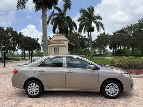 Used 2009 Toyota Corolla LE FWD image 3