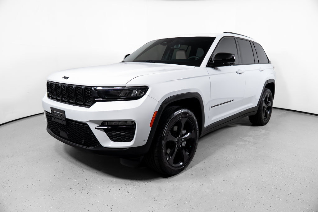 Used 2023 Jeep Grand Cherokee Limited w/ Luxury Tech Group II RWD image 16