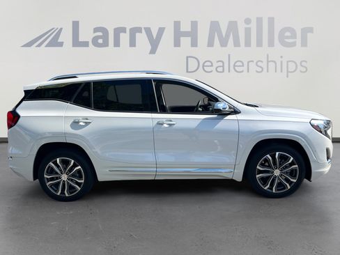 Used 2020 GMC Terrain Denali w/ Denali Premium Package FWD image 6
