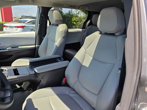 Certified 2026 Toyota Sienna XLE FWD image 23