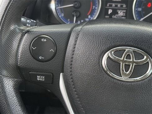 Used 2017 Toyota Corolla LE w/ LE Premium Package w/Moonroof image 13