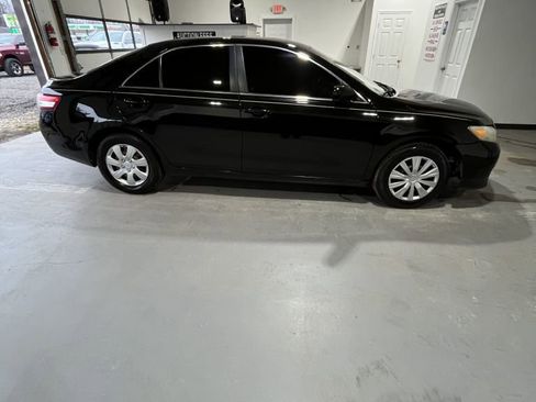 Used 2010 Toyota Camry image 2