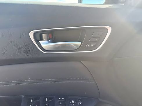 Used 2018 Acura TLX FWD image 13