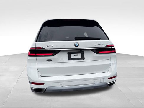 Used 2023 BMW X7 xDrive40i w/ Premium Package AWD/4WD image 4