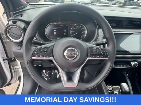 Used 2018 Nissan Kicks SV FWD image 23