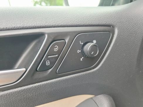 Used 2017 Volkswagen Jetta SE FWD image 32