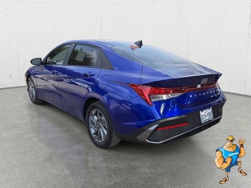 New 2026 Hyundai Elantra Hybrid FWD image 7