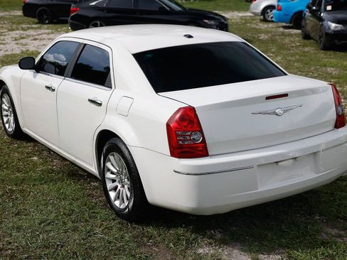 Used 2010 Chrysler 300 Touring RWD image 5