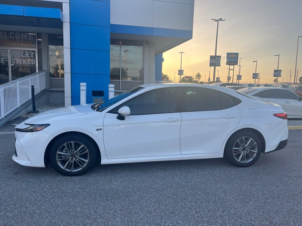 Used 2025 Toyota Camry LE FWD image 4