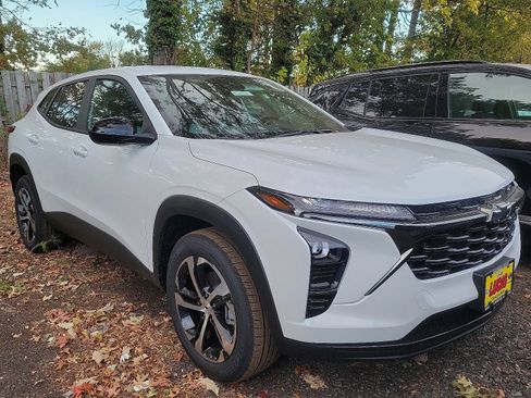 New 2026 Chevrolet Trax RS image 2