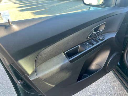 Used 2014 Chevrolet Cruze LT image 17