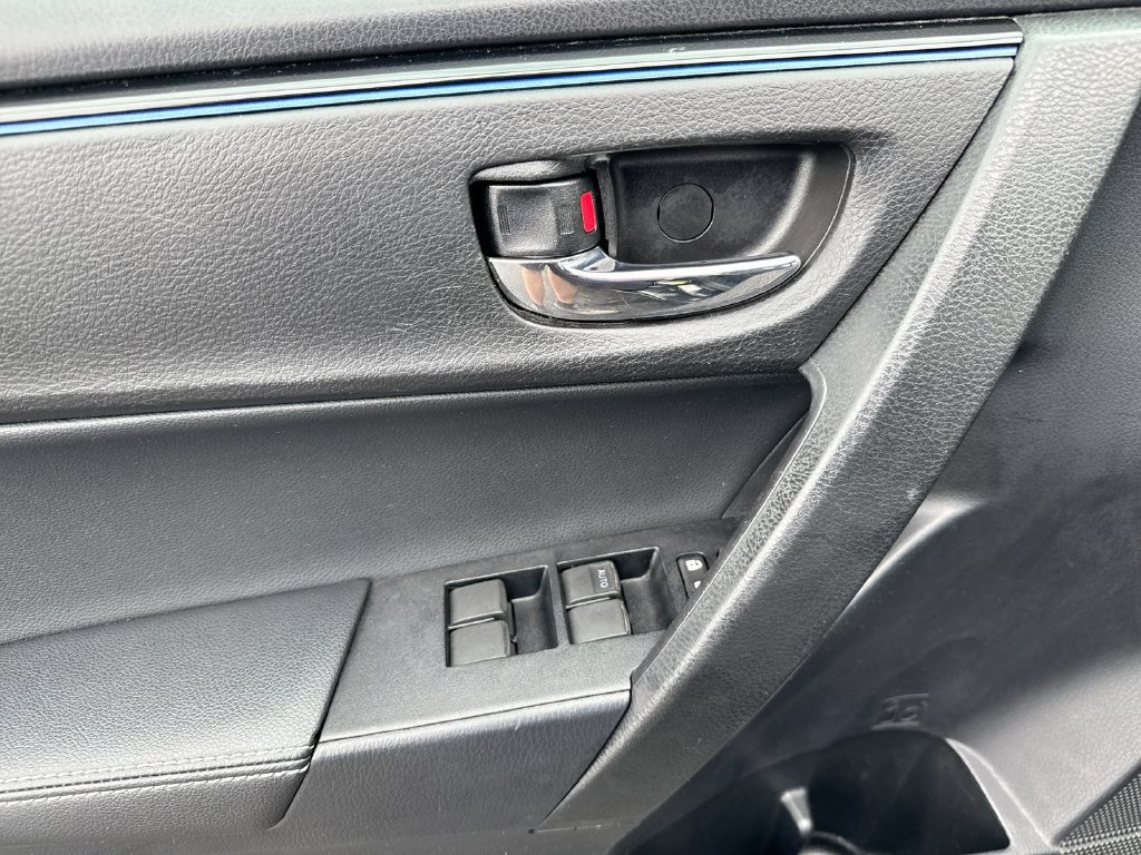 Used 2017 Toyota Corolla SE w/ Carpet Mat Package (TMS) FWD image 20